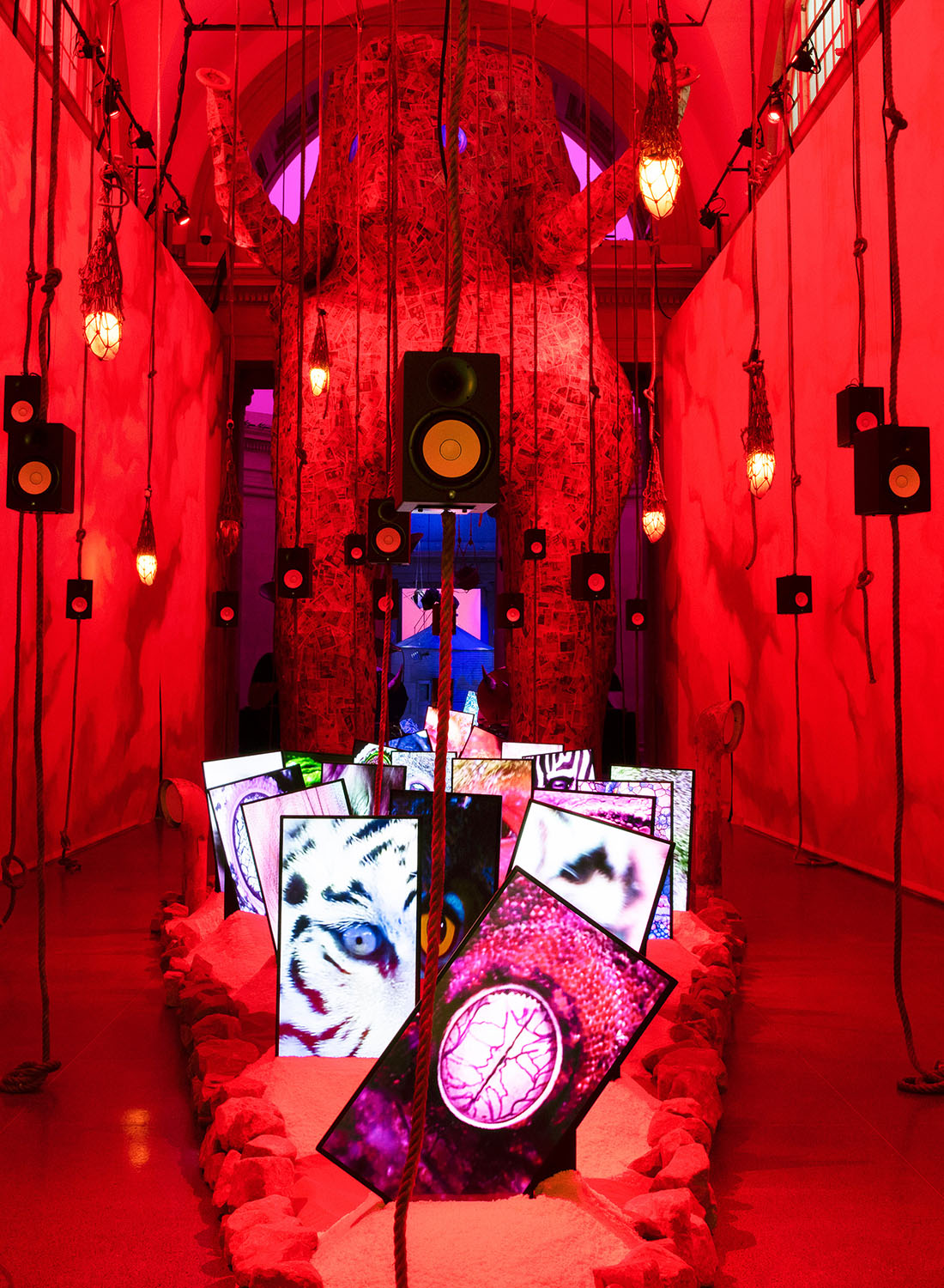 Heather_Phillipson_Press_02_hp-edit_WEB_2